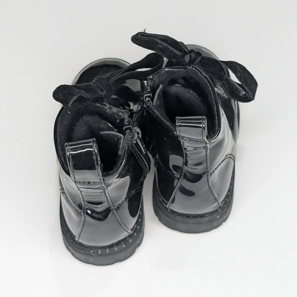 🖤 H&M Black Patent Leather Lace-Up‎ Boots — Toddler Size 20/21
